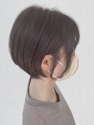 ショートボブ 透明感カラー アッシュブラウン 顔周りレイヤー