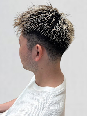 ホワイトベージュ ハイライト ブリーチ スパイキーショート 