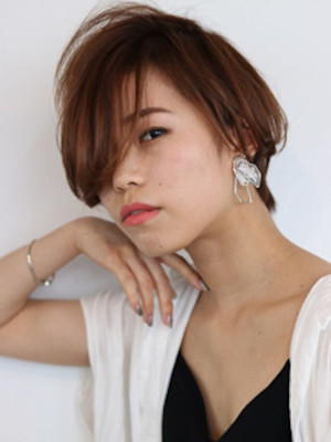 30代女性のひし形ショート