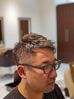 イケオジショートカットとハイライトカラー