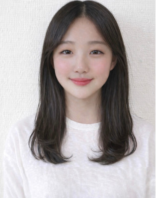 ナチュラルで清楚感のある ミディアムレイヤースタイル