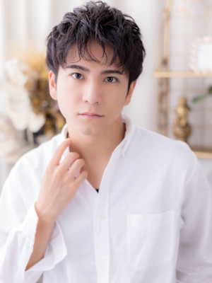 黒髪ルーズパーマ爽やかアクティブショート　ルーズショート