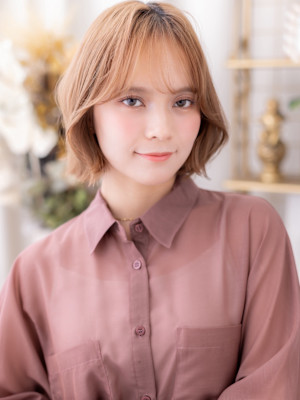 ミルクティーブラウン透け感ハッシュカット　顔周りカット