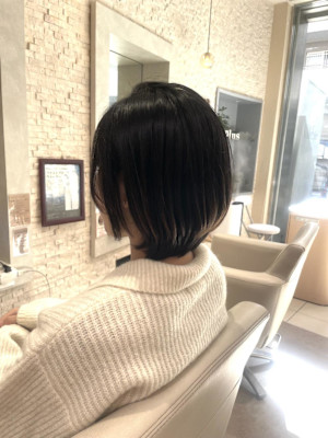 15cmバッサリカット！顔まわりレイヤーで柔らかボブ