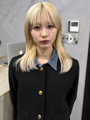 ホワイトベージュ レイヤーカット グラデーション ブリーチ