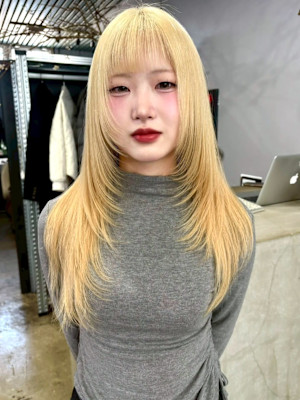 ハイトーンベージュ ブロンド ストレート ロングレイヤー