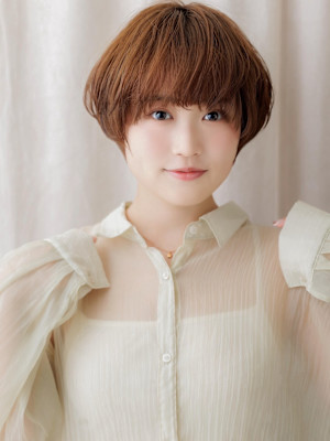 ウォームベージュ丸みショートマッシュルームヘア30代40代