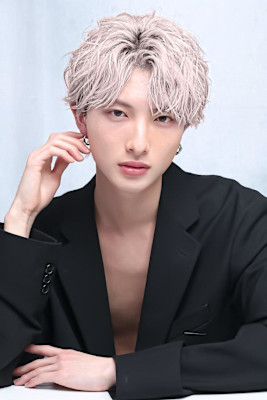 ホワイトシルバーアッシュサーフフェザーショート