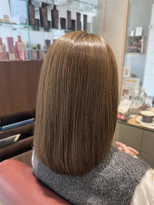 赤みを消す大人のオリーブベージュ