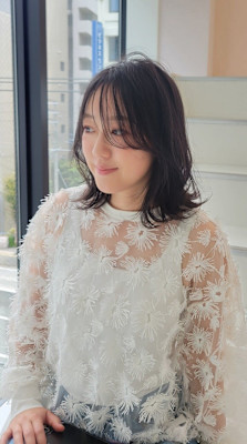 大人の簡単スタイリング/ふんわりくびれミディ