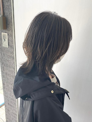 大人くびれレイヤーミディ×透明感アッシュブラウン