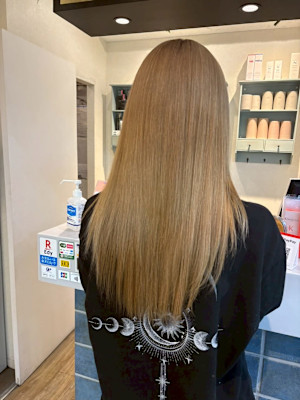 グレージュ　レイヤーカット　髪質改善　ハイトーン