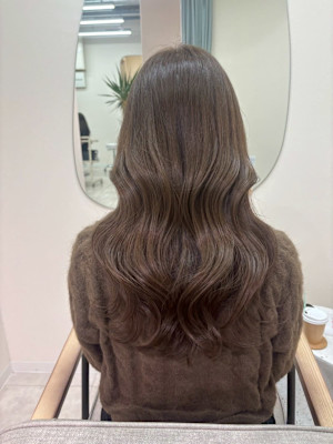 グレージュ　ハイトーン　韓国巻き　レイヤーカット　伸ばしかけ