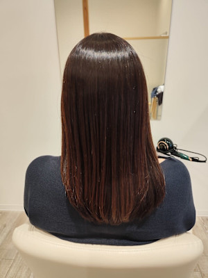 艶髪矯正でツヤツヤに、、、