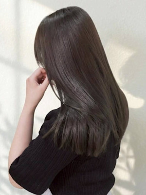 ダークブラウン 艶髪 顔周りカット 髪質改善ストレート
