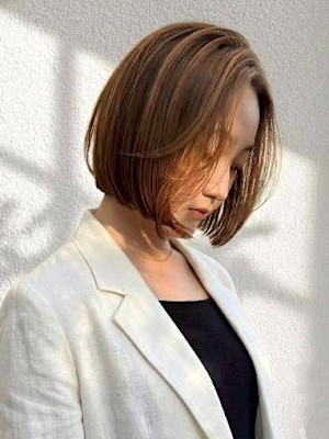 ショートボブ ベージュカラー 顔周りカット 切りっぱなしボブ