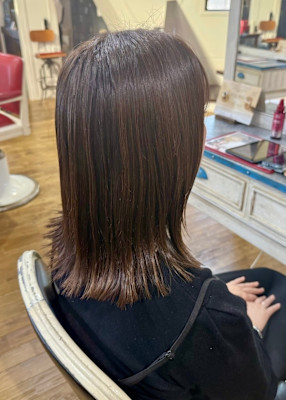 ミディアムカット×ブラウンカラー