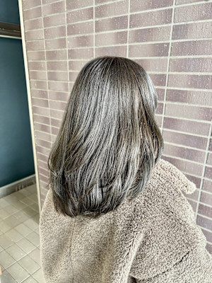 柔らかレイヤーカット＆オリーブグレージュ