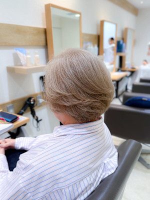 白髪ぼかし細めハイライト30代40代50代セミディ