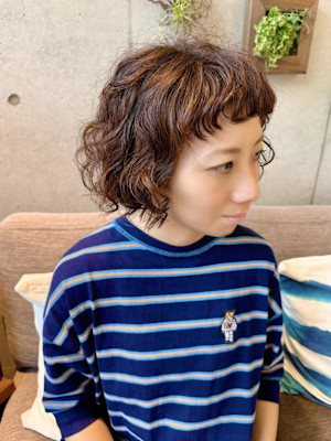 エッジ強めのパーマ