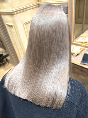 ミルクティーブロンド/ウォームベージュ/スモーキーブラウン