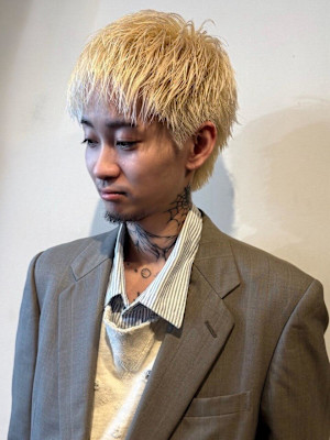 金髪ショート