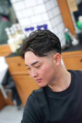 ツーブロック　スキンフェードパーマ