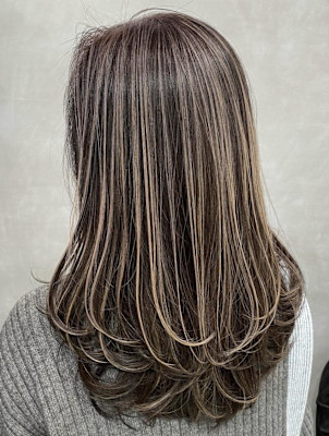 銀座白髪ぼかしハイライトバレイヤージュブリーチグレージュ白髪