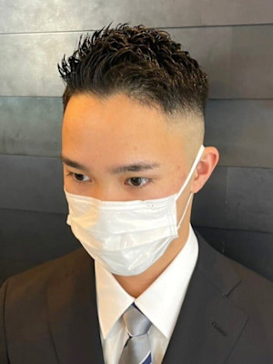 束感 ビジネスヘア フェードカット 刈り上げスタイル