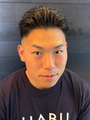 フェードカット オールバック 黒髪ショート ツーブロック