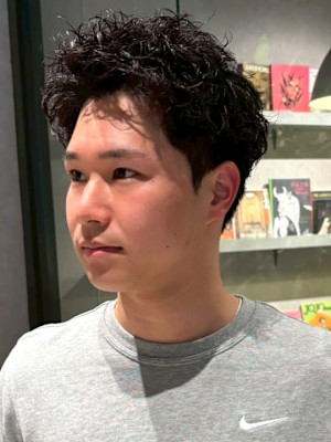 アップバング ニュアンスパーマ ショートヘア 短髪 20代