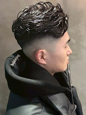 刈り上げ スキンフェード アップバング ニュアンスパーマ