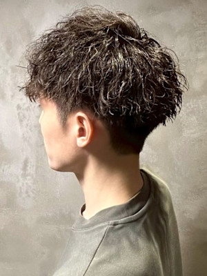 刈り上げ ツーブロック 波巻きパーマ ツイストスパイラル