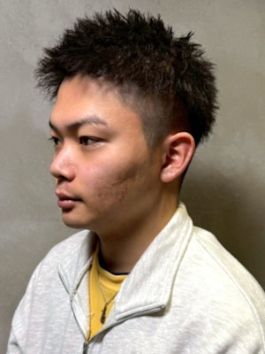 ツーブロック スパイキーショート 短髪 刈り上げ フェード