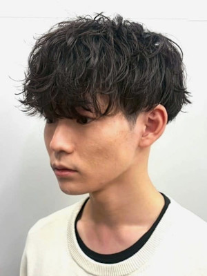 ニュアンスパーマ ツーブロックマッシュ 束感ショート 黒髪