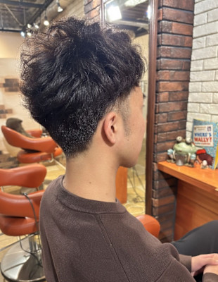 無造作な動きが鍵！スパイラル・ツーブロック【053スタイル】