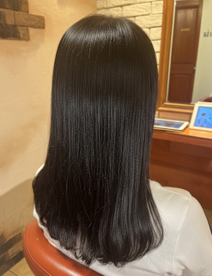 シルクのような輝きを放つ極上艶髪ミディアム【035スタイル】