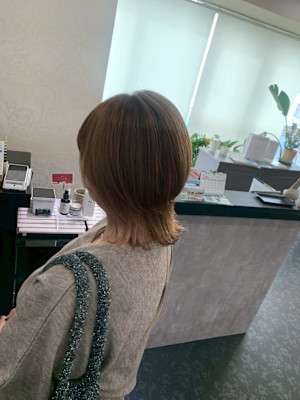 ウルフショート　レイヤーカット　白髪ぼかし　カラー　