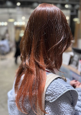 サーモンピンク