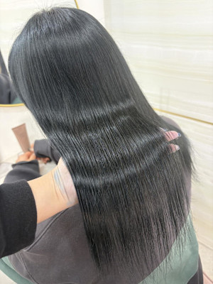 《鈴木茉奈》ブルーブラック/ダークグレー/透明感