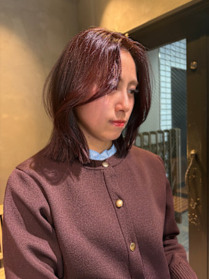 ラベンダーカラー　レイヤーボブ　かきあげ前髪