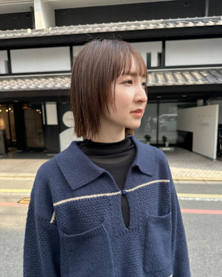 顔周りレイヤーのストレートボブ