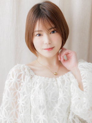 ミルクティーブロンドひし形小顔丸みショートボブ30代40代