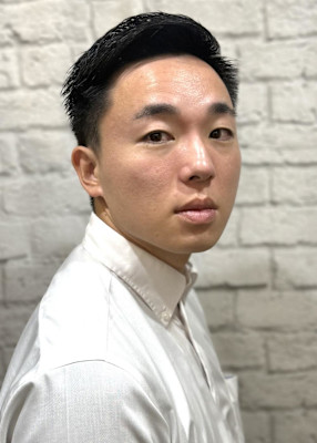 ナチュラルアップバング×刈り上げスタイル