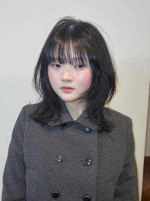 レイヤーカット　くびれヘア ミディアムレイヤー