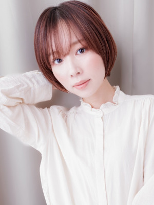 チェリーレッド艶感ローズベージュ小顔丸みショート30代40代