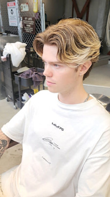 リバースセンターパート刈り上げセンターパートサーフカール