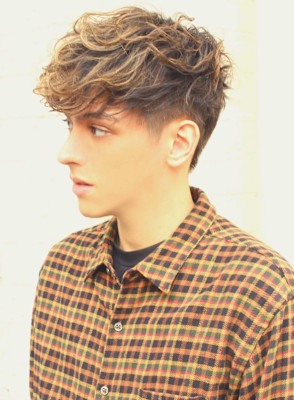 リバースセンターパート刈り上げセンターパートサーフカール