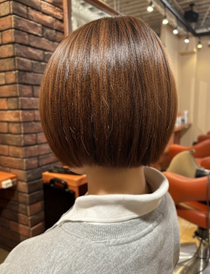 透明感溢れる！ハニーベージュのミニボブ【070スタイル】