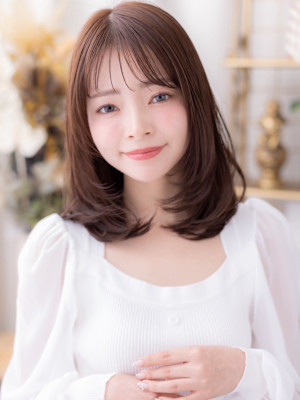 ツヤ感ダークアッシュバタフライレイヤーカットウォームベージュ